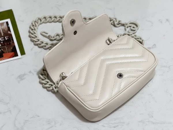グッチ GGマーモント ベルトバッグ ホワイト 699757 レザー シルバー金具 - 画像 (6)