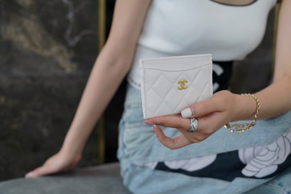 シャネル CHANEL カードケース 名刺入れ ホワイト A31510 Y01480 キャビアスキン ゴールド金具 - 画像 (2)