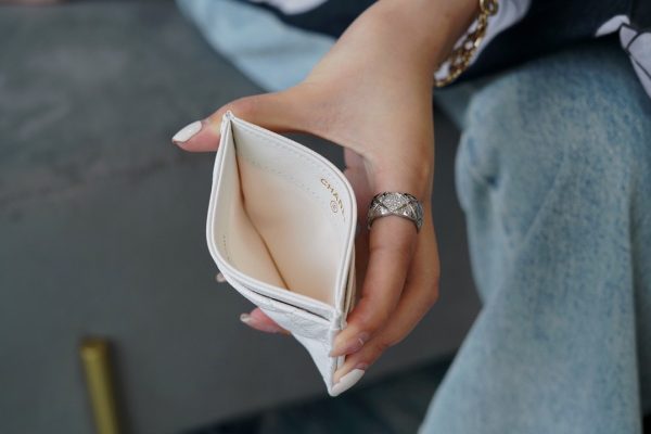 シャネル CHANEL カードケース 名刺入れ ホワイト A31510 Y01480 キャビアスキン ゴールド金具 - 画像 (7)