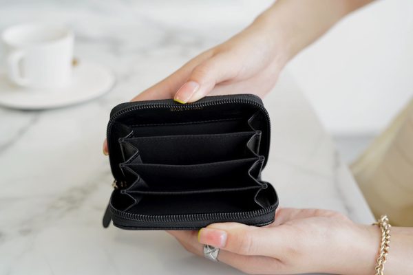 シャネル CHANEL ボーイシャネル コインケース ラウンドジップ ブラック A80602 キャビアスキン ゴールド金具 - 画像 (8)