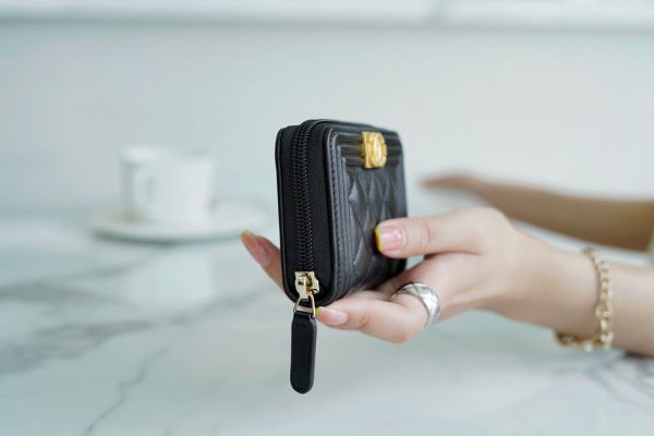 シャネル CHANEL ボーイシャネル コインケース ラウンドジップ ブラック A80602 ラムスキン ゴールド金具 - 画像 (4)