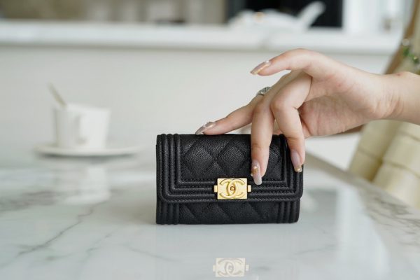 シャネル CHANEL スモールフラップウォレット ボーイシャネル ブラック A80734 キャビアスキン ゴールド金具 - 画像 (2)