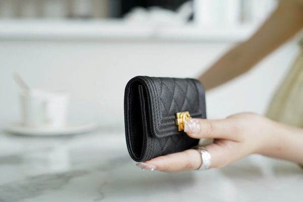 シャネル CHANEL スモールフラップウォレット ボーイシャネル ブラック A80734 キャビアスキン ゴールド金具 - 画像 (3)