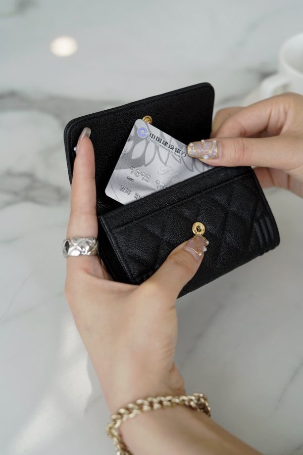 シャネル CHANEL スモールフラップウォレット ボーイシャネル ブラック A80734 キャビアスキン ゴールド金具 - 画像 (9)
