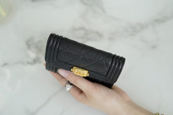 シャネル CHANEL ボーイシャネル BOYCHANEL スモールウォレット 三つ折り財布 ブラック A80734 B01940 94305 キャビアスキン ゴールド金具 - 画像 (6)