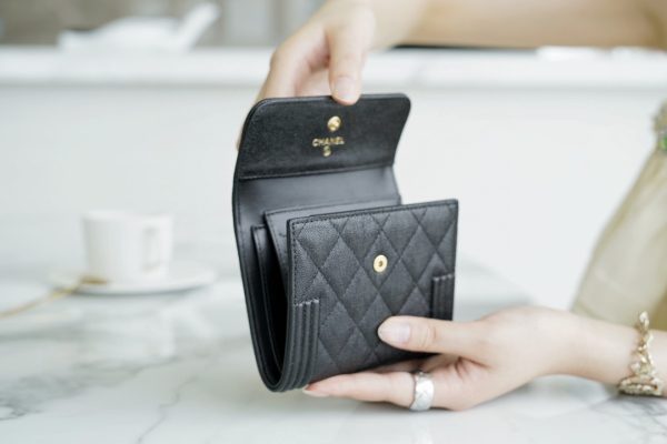 シャネル CHANEL ボーイシャネル BOYCHANEL スモールウォレット 三つ折り財布 ブラック A80734 B01940 94305 キャビアスキン ゴールド金具 - 画像 (7)