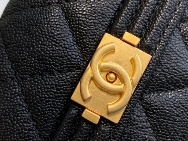 シャネル CHANEL ボーイシャネル BOYCHANEL スモールウォレット 三つ折り財布 ブラック A80734 B01940 94305 キャビアスキン ゴールド金具 - 画像 (9)