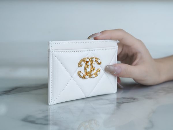 シャネル CHANEL カードケース シャネル19 ライン ホワイト AP1167 ラムスキン ゴールド金具 - 画像 (2)