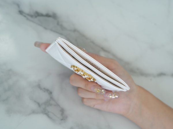 シャネル CHANEL カードケース シャネル19 ライン ホワイト AP1167 ラムスキン ゴールド金具 - 画像 (6)