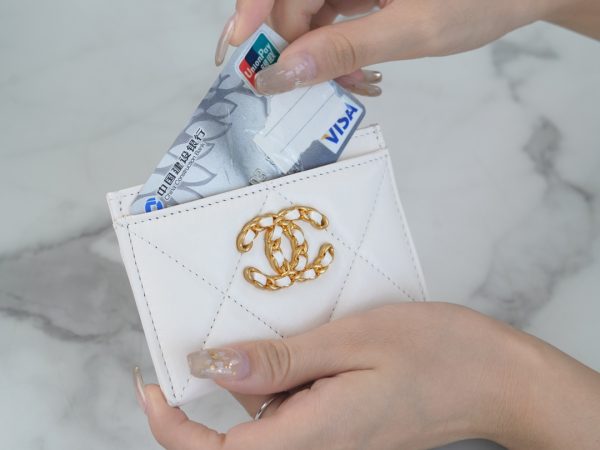 シャネル CHANEL カードケース シャネル19 ライン ホワイト AP1167 ラムスキン ゴールド金具 - 画像 (9)