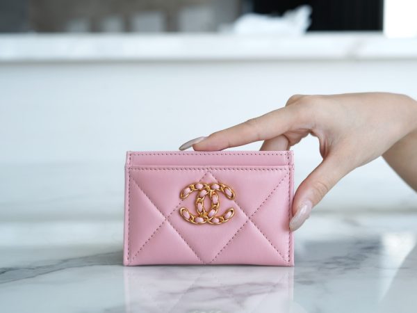 シャネル CHANEL カードケース シャネル19 ライン ピンク AP1167 ラムスキン ゴールド金具