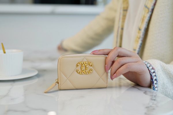 シャネル CHANEL コインケース 19 ジップ コインパース ベージュ AP0949 ラムスキン ゴールド金具