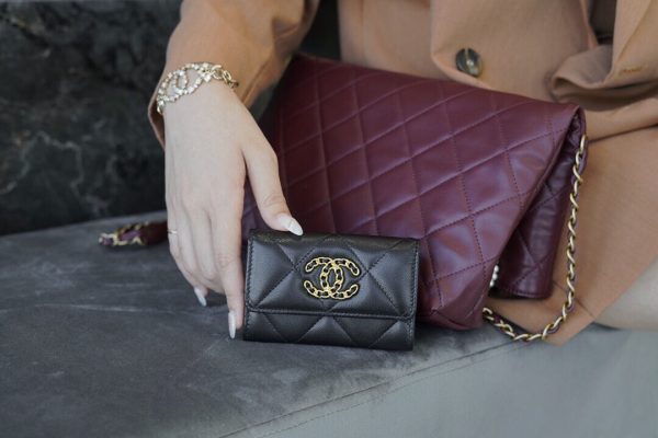 シャネル CHANEL カードケース 19フラップ ココマーク ブラック AP1790 ラムスキン ゴールド金具