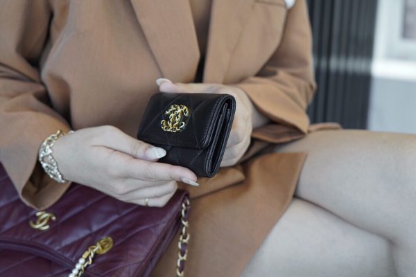 シャネル CHANEL カードケース 19フラップ ココマーク ブラック AP1790 ラムスキン ゴールド金具 - 画像 (3)
