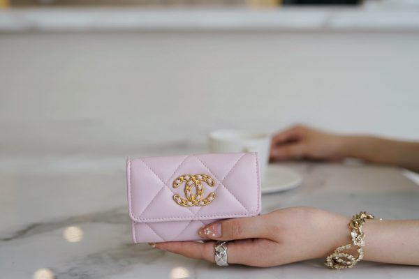 シャネル CHANEL カードケース 19フラップ ココマーク ピンク AP1790 ラムスキン ゴールド金具