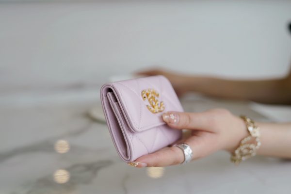 シャネル CHANEL カードケース 19フラップ ココマーク ピンク AP1790 ラムスキン ゴールド金具 - 画像 (2)