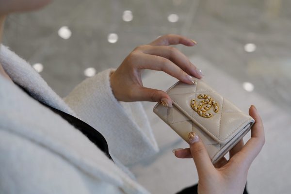 シャネル CHANEL カードケース 19フラップ ココマーク アイボリー AP1790 ラムスキン ゴールド金具 - 画像 (6)