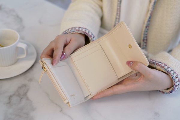 シャネル CHANEL 三つ折り財布 19フラップ ココマーク ベージュ AP1789 ラムスキン ゴールド金具 - 画像 (7)