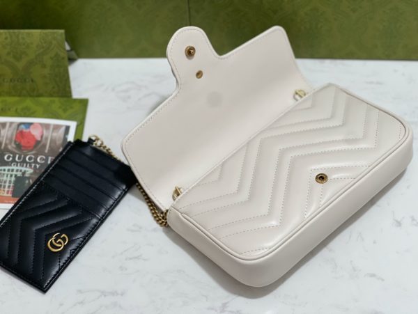 グッチ GGマーモント ミニバッグ スタイル ホワイト ‎751526 AACCE 9053 キルティングシェブロンレザー ゴールド金具 - 画像 (6)