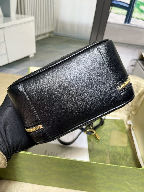 グッチ ブロンディ トップハンドルバッグ ブラック ‎744434 1IV0G 1000 ラウンド インターロッキングG×レザー ゴールド金具 - 画像 (6)