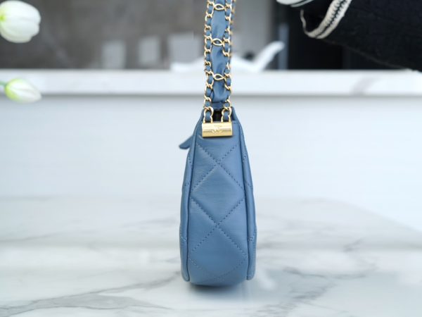 シャネル CHANEL バッグ 新作 2024 シャネル19 ブルー AS2357 ラムスキン ゴールド金具 - 画像 (7)