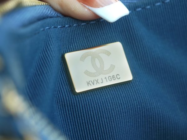 シャネル CHANEL バッグ 新作 2024 シャネル19 ブルー AS2357 ラムスキン ゴールド金具 - 画像 (9)