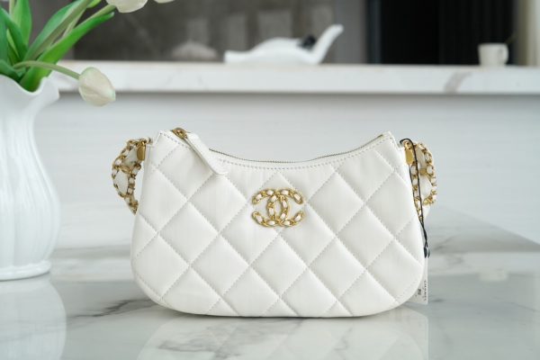 シャネル CHANEL バッグ 新作 2024 シャネル19 ホワイト AS2357 ラムスキン ゴールド金具