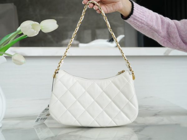 シャネル CHANEL バッグ 新作 2024 シャネル19 ホワイト AS2357 ラムスキン ゴールド金具 - 画像 (3)