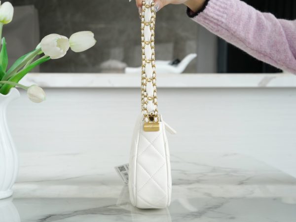 シャネル CHANEL バッグ 新作 2024 シャネル19 ホワイト AS2357 ラムスキン ゴールド金具 - 画像 (7)