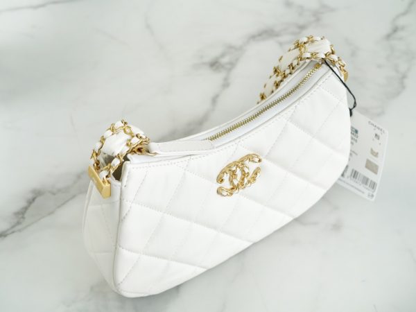 シャネル CHANEL バッグ 新作 2024 シャネル19 ホワイト AS2357 ラムスキン ゴールド金具 - 画像 (8)