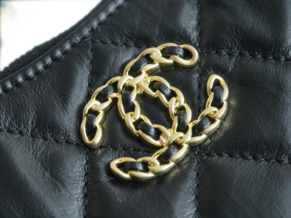 シャネル CHANEL バッグ 新作 2024 シャネル19 ブラック AS2356 ラムスキン ゴールド金具 - 画像 (8)
