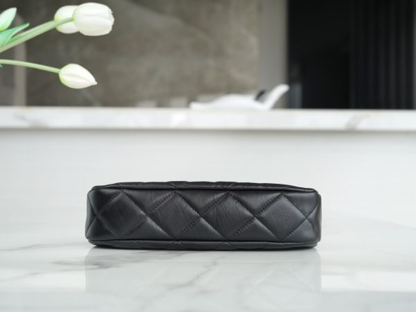 シャネル CHANEL バッグ 新作 2024 シャネル19 ブラック AS2357 ラムスキン ゴールド金具 - 画像 (5)