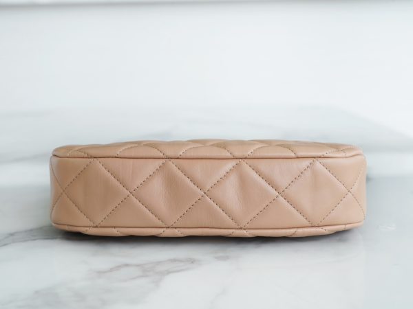 シャネル CHANEL バッグ 新作 2024 シャネル19 ベージュ AS2357 ラムスキン ゴールド金具 - 画像 (8)