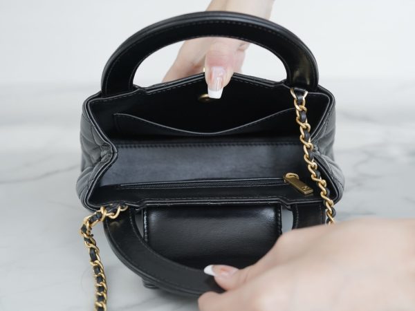 シャネル CHANEL バッグ 新作 2024 Kelly ブラック AS2355 ラムスキン ゴールド金具 - 画像 (8)