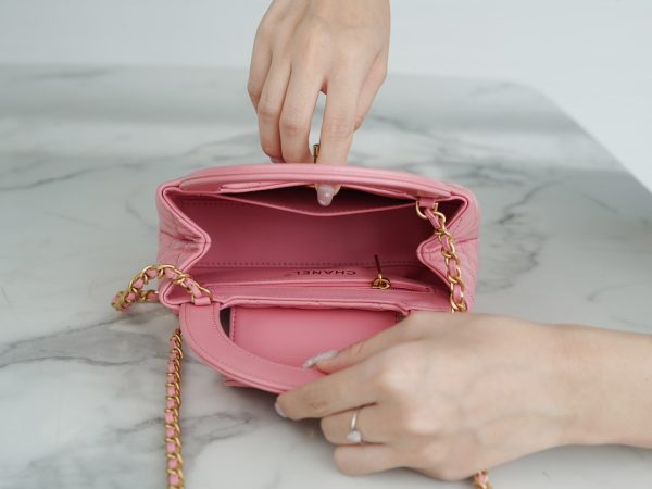 シャネル CHANEL バッグ 新作 2024 Kelly ピンク AS2355 ラムスキン ゴールド金具 - 画像 (7)