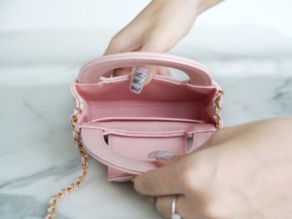 シャネル CHANEL バッグ 新作 2024 Kelly ベビーピンク AS2353 ラムスキン ゴールド金具 - 画像 (6)