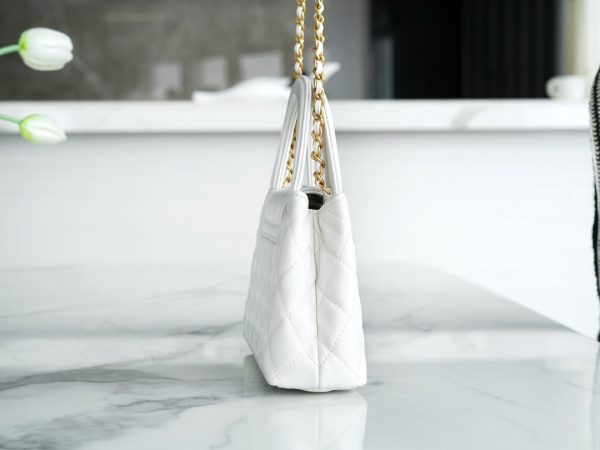 シャネル CHANEL バッグ 新作 2024 Kelly ホワイト AS2355 ラムスキン ゴールド金具 - 画像 (8)