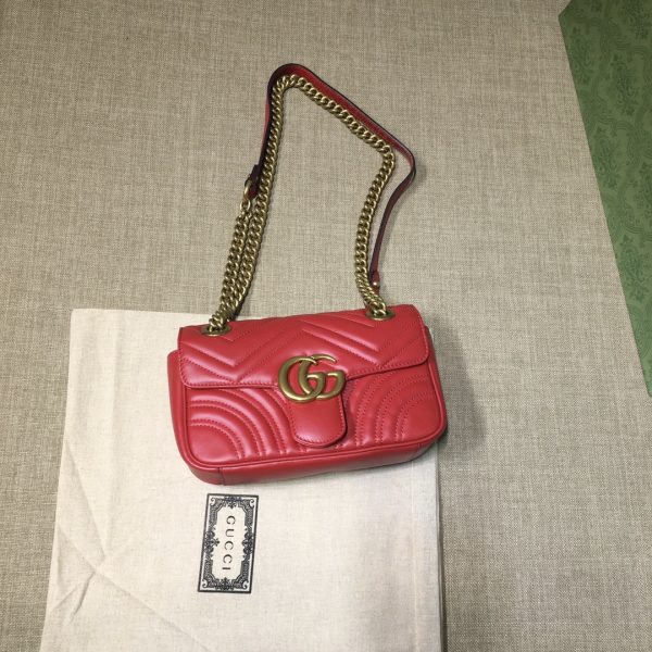 グッチ GGマーモント キルティング ミニバッグ レッド 446744 AABZC 6832 シェブロンレザー ゴールド金具 - 画像 (4)
