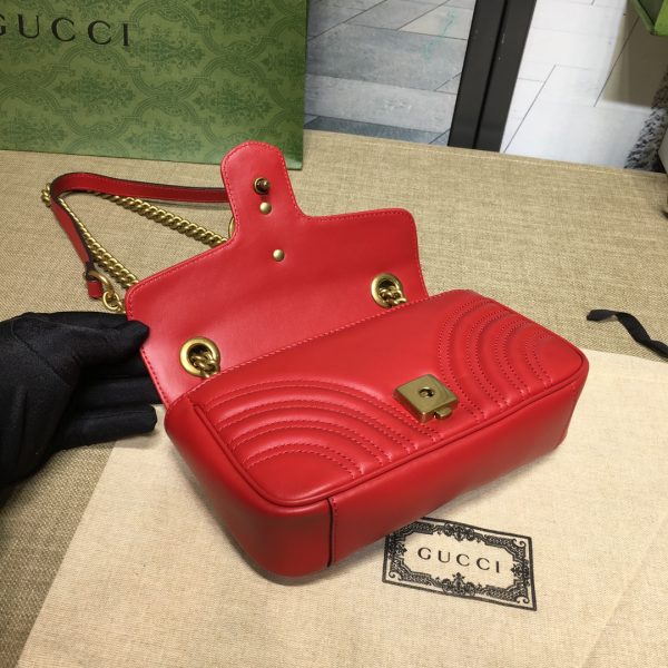 グッチ GGマーモント キルティング ミニバッグ レッド 446744 AABZC 6832 シェブロンレザー ゴールド金具 - 画像 (5)