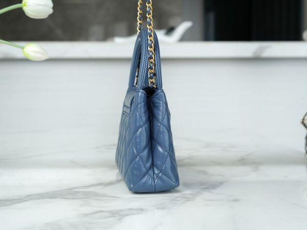 シャネル CHANEL バッグ 新作 2024 Kelly ブルー AS2355 ラムスキン ゴールド金具 - 画像 (5)