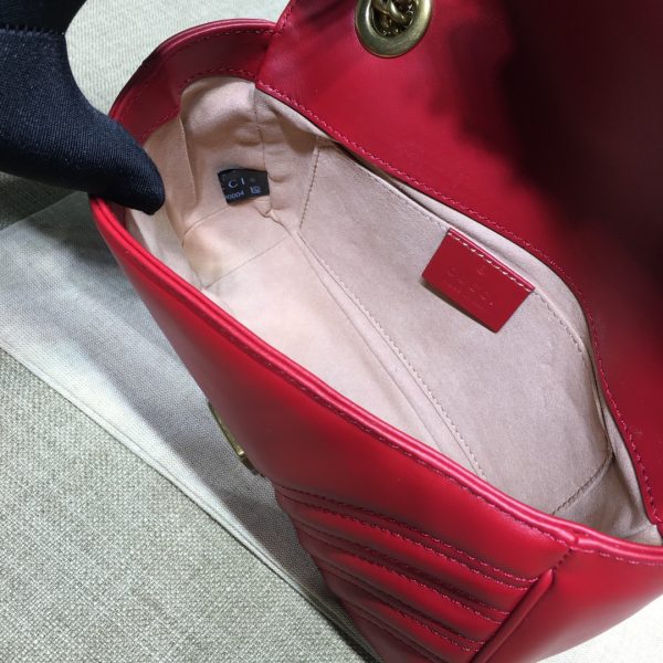 グッチ GGマーモント キルティング ミニバッグ レッド 446744 AABZC 6832 シェブロンレザー ゴールド金具 - 画像 (7)