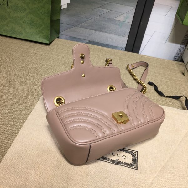 グッチ GGマーモント キルティング ミニバッグ ダスティピンク 446744 DTDIT 5729 シェブロンレザー ゴールド金具 - 画像 (4)