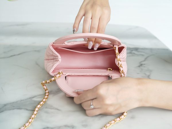 シャネル CHANEL バッグ 新作 2024 Kelly ベビーピンク AS2355 ラムスキン ゴールド金具 - 画像 (5)
