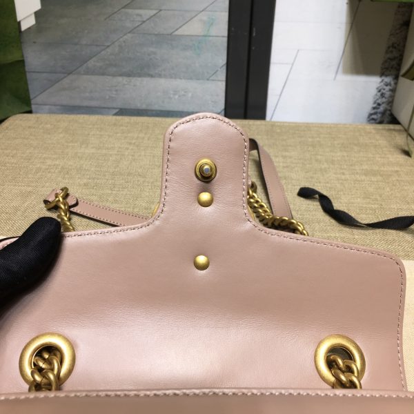 グッチ GGマーモント キルティング ミニバッグ ダスティピンク 446744 DTDIT 5729 シェブロンレザー ゴールド金具 - 画像 (6)