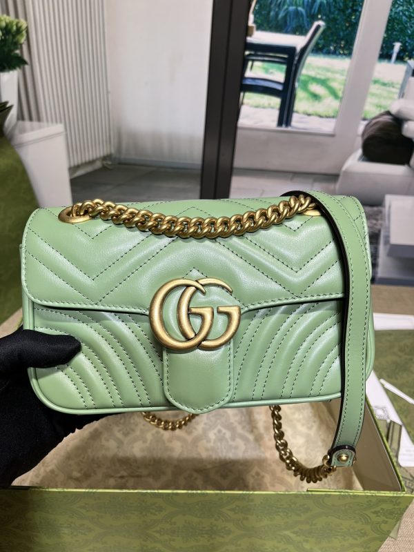 グッチ GGマーモント キルティング ミニバッグ グリーン 446744 AAC2U 3404 シェブロンレザー ゴールド金具 - 画像 (2)