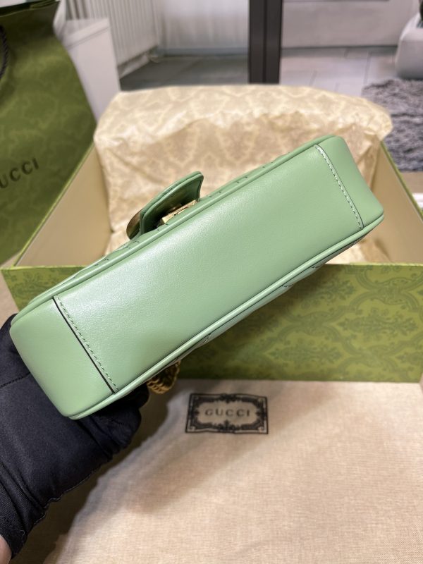 グッチ GGマーモント キルティング ミニバッグ グリーン 446744 AAC2U 3404 シェブロンレザー ゴールド金具 - 画像 (6)