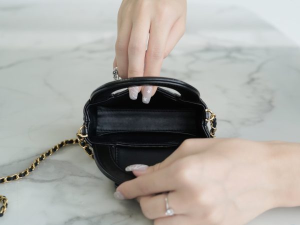 シャネル CHANEL バッグ 新作 2024 Kelly ブラック AS2353 ラムスキン ゴールド金具 - 画像 (8)
