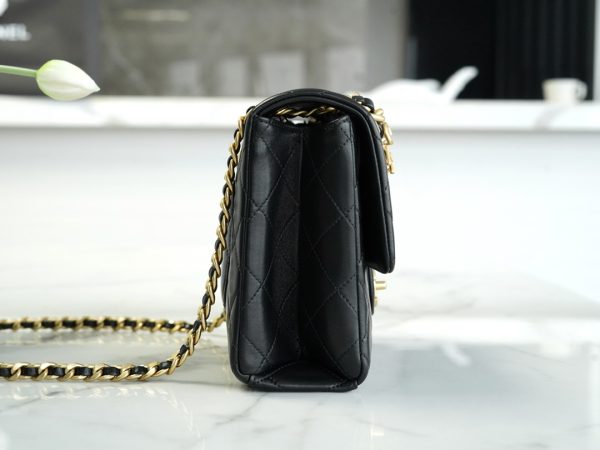 シャネル CHANEL バッグ 新作 2024 ブラック AS2315 ラムスキン ゴールド金具 - 画像 (5)