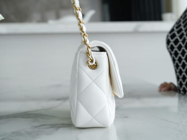 シャネル CHANEL バッグ 新作 2024 ホワイト AS2332 ラムスキン ゴールド金具 - 画像 (4)