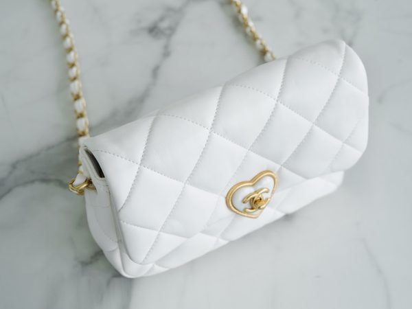 シャネル CHANEL バッグ 新作 2024 ホワイト AS2332 ラムスキン ゴールド金具 - 画像 (5)